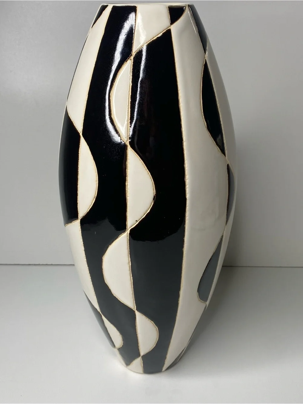 Vintage Mid-century Modern Black and White Ceramic Geometric Vase - Picture 4 of 16